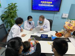 国际知名儿科专家杰森希克博士坐诊南京天佑儿童医院